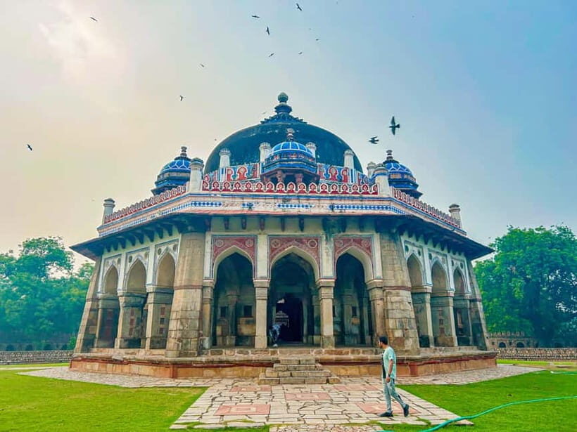 DELHI: NEW AND OLD SELF ITINERARY FULL DAY OR HALF DAY TOUR - Passing Parliament and the Presidential Palace: a quick reality check