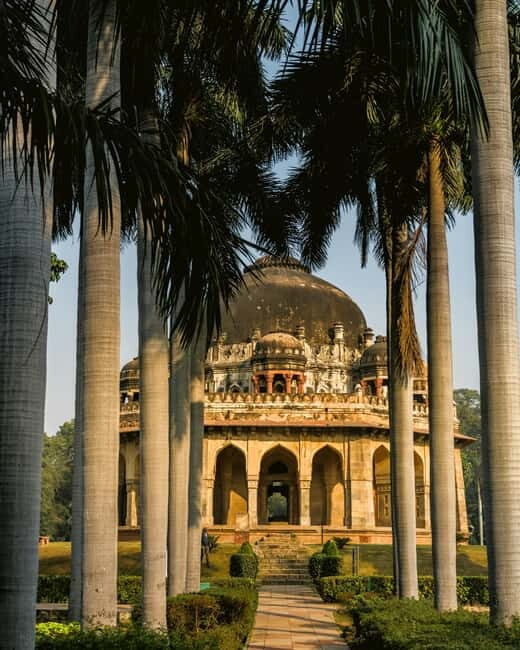 Delhi: New & Old Delhi Private Half or Full-Day Tour - Bangla Sahib Gurudwara: Spiritual Stillness and the Dress Guidance