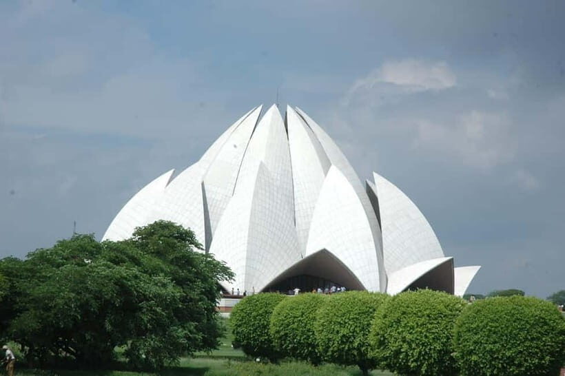 Delhi: Old and New Delhi Full or Half Day Guided Tour - New Delhi monument circuit: Qutb Minar, Humayun’s Tomb, and the government-style landmarks