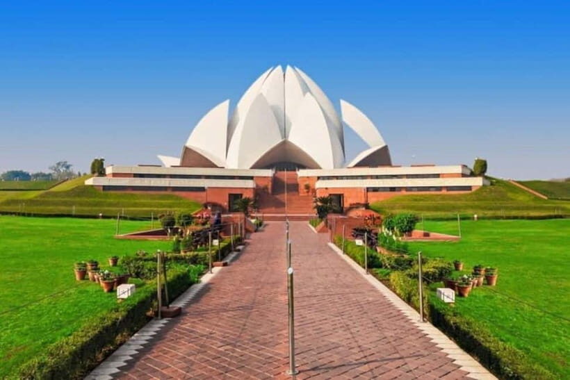 Delhi: Old and New Delhi Private City Tour by Car - Jama Masjid: one of India’s largest mosques, explained as you walk