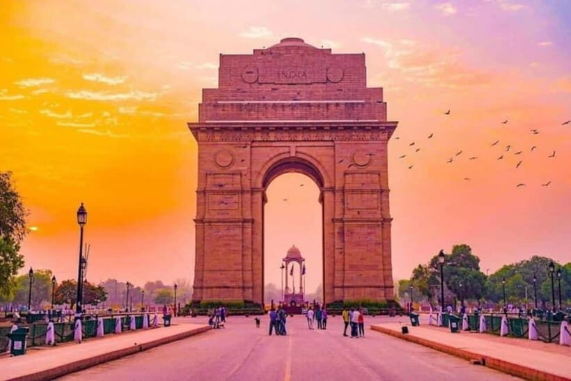 Delhi: Old and New Delhi Private City Tour by Car - Red Fort photos: iconic, but fast