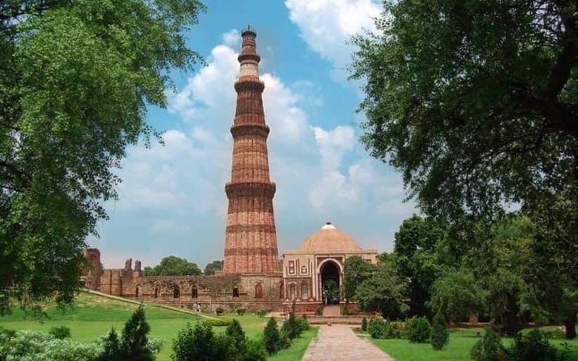 Delhi: Old and New Delhi Private City Tour by Car - Raj Ghat and the mid-day reset