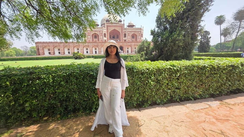 Delhi: Old And New Delhi Private Full Day & Half Day Tour - Laxmi Narayan Temple and Agrasen ki Baoli: architecture with different moods