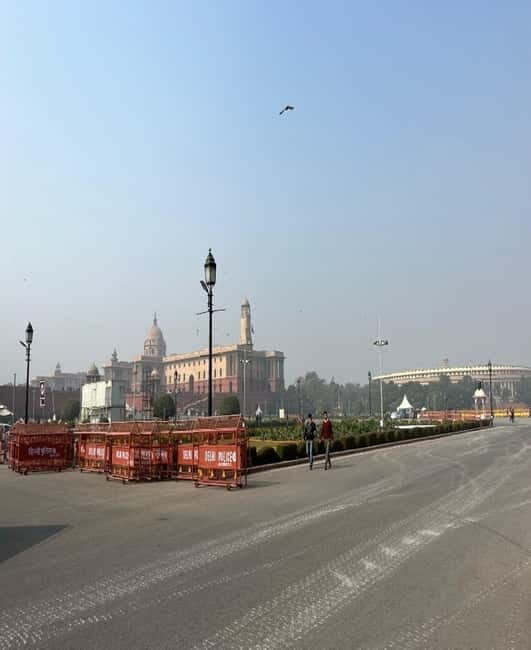 DELHI: Old And New Delhi Private Guided Tour With Entrances - New Delhi passes: Presidential Palace, Parliament, India Gate (by car)