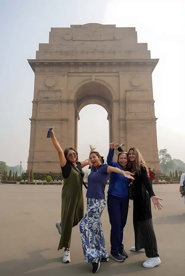 Delhi: Old and New Delhi Private Tour with Red Fort Inside - New Delhi Icons: India Gate to Qutb Minar in One Coherent Day