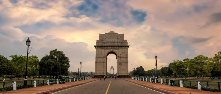 Delhi: Old and New Delhi Sightseeing Private Day Tour - Lunch at an AC multi-cuisine restaurant: a smart reset