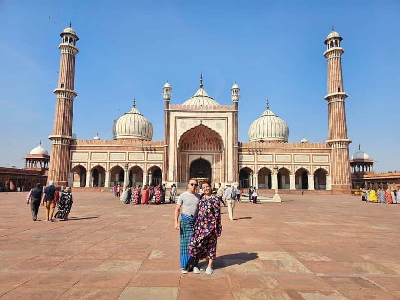 Delhi: Old Delhi and Chandni Chowk Tuk-Tuk Tour - Jama Masjid: a 1600s Mughal mosque you can actually understand