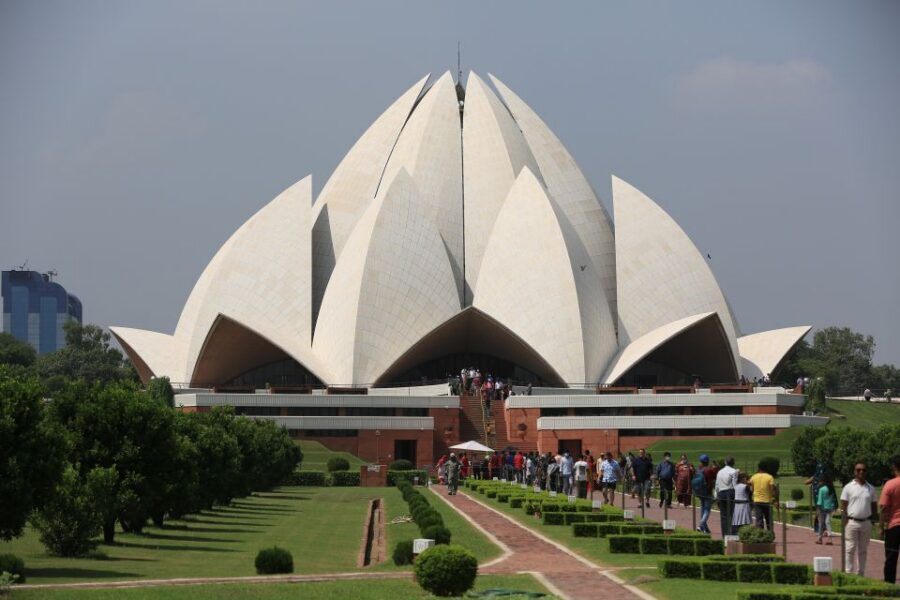 Delhi: Old Delhi and New Delhi Private Tour - Lotus Temple: A Modern Pause in the Middle of a Busy Day