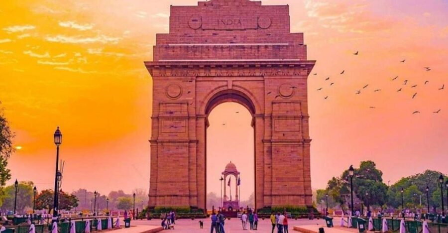 Delhi: Old Delhi City Tour with Tuk-Tuk Ride & Street Food - Getting Picked Up and Moving Smart Through Delhi