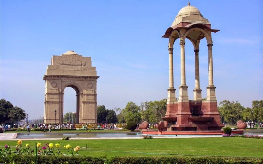 Delhi: Old Delhi City Tour with Tuk-Tuk Ride & Street Food - Red Fort: When to Go Inside vs See It From the Outside