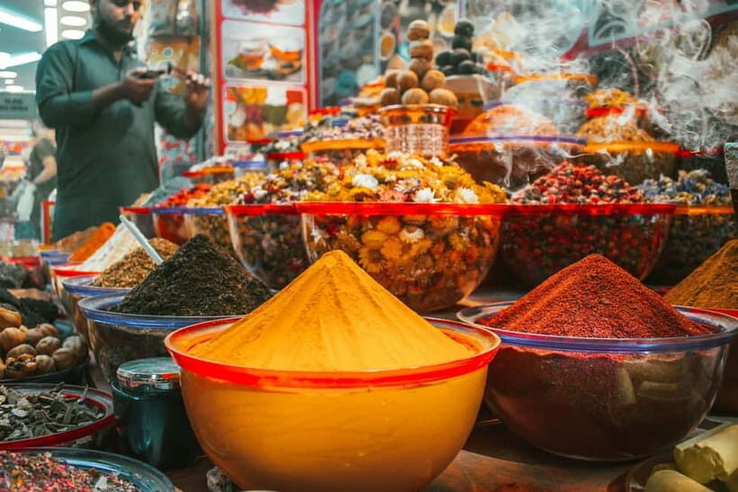 Delhi: Old Delhi Tour with Rickshaw Ride & Hotel Pickup - Jama Masjid: seeing the scale without feeling overwhelmed