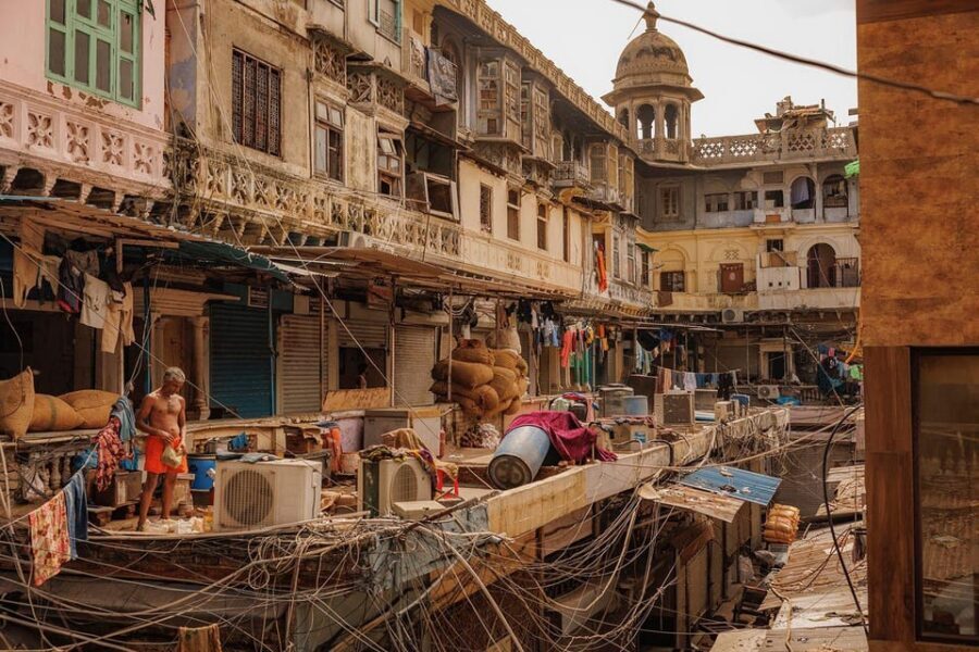 Delhi: Old Delhi's Street Food, Temples & Spice Market Tour - Why Old Delhi tastes better with a plan