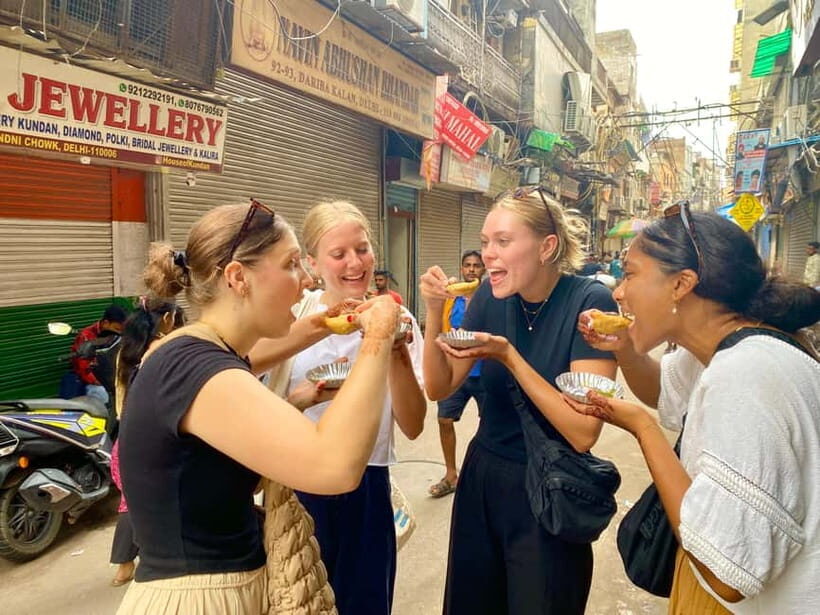 Delhi: Old Delhi's Street Food, Temples & Spice Market Tour - Sri Digambar Jain Lal Mandir: a calm pause before the crowds