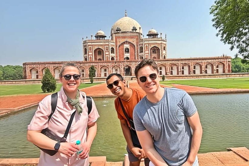 Delhi: Old & New Delhi Private Guided Full or Half-Day Tour - Red Fort is outside-only, but the photo time still matters