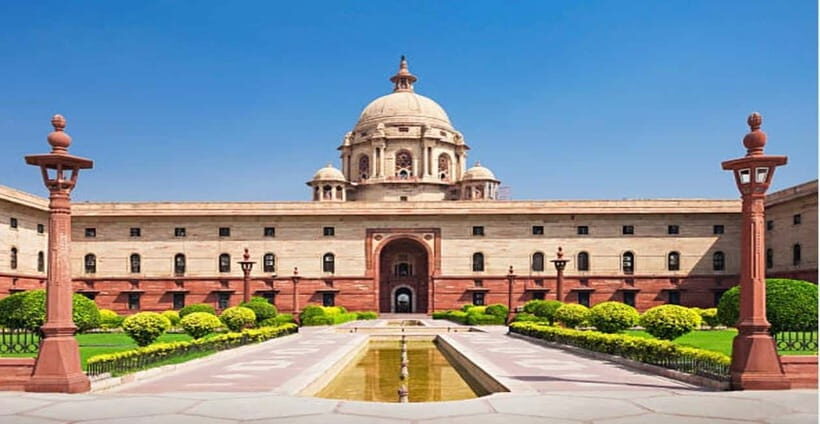 Delhi: Old & New Delhi Private Tour Full or Half-Day By Car - India Gate, Parliament House, and Raj Ghat: a calmer pause that still hits hard