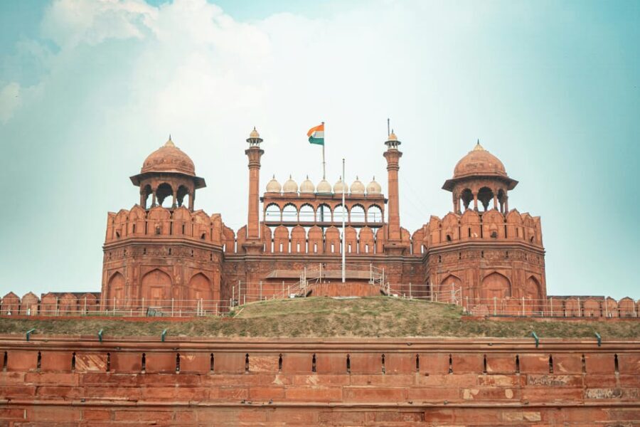 Delhi: Old & New Delhi Private Tour with Rickshaw Ride - Akshardham and Lotus Temple: two very different kinds of calm