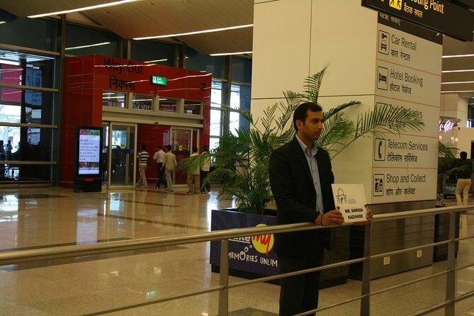 Delhi - Private arrival transfer from Airport to Hotel - Chauffeur service and the advantage of speaking the same language