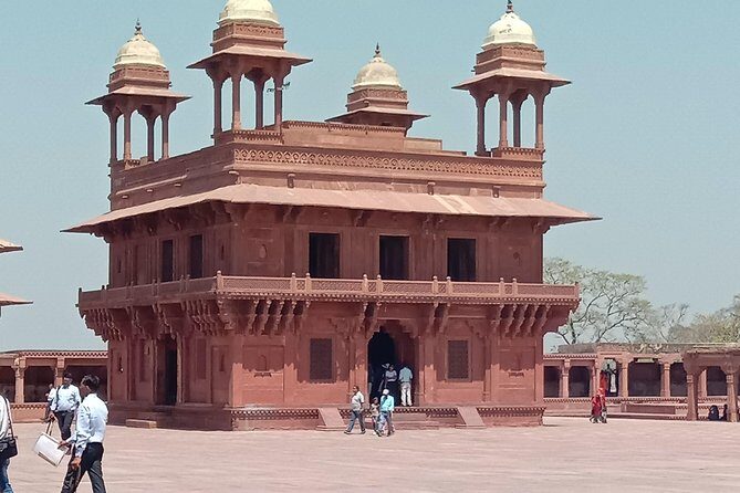 Delhi - Private Day Tour of New Delhi & Old Delhi - Qutub Minar and the UNESCO Complex: Tower Views With Real Scale