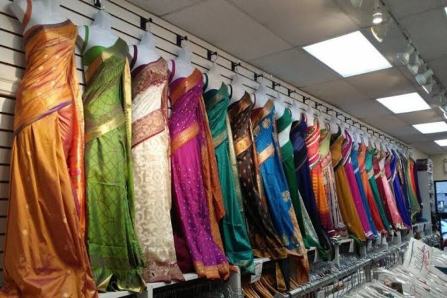 Delhi: Private Guided Shopping Tour in A/C car with transfer - Golden Arcade Cottage Emporium: Heritage-Style Shopping for Textiles and Decor