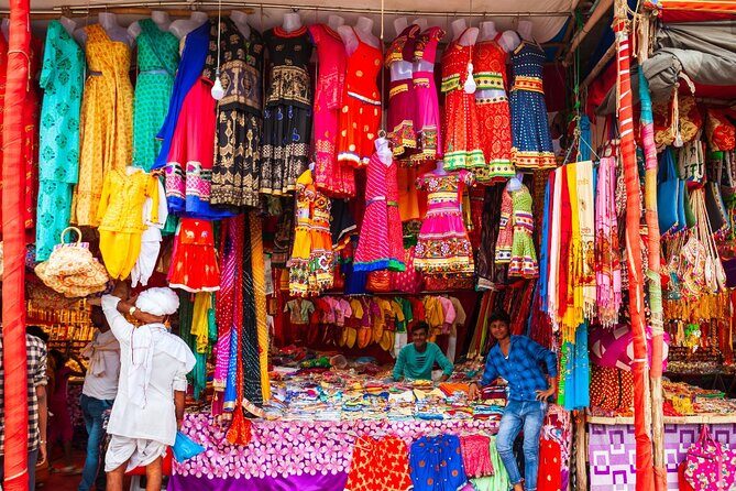 Delhi: Private Guided Shopping Tour with Transfers - What your guide actually adds (beyond pointing at stalls)