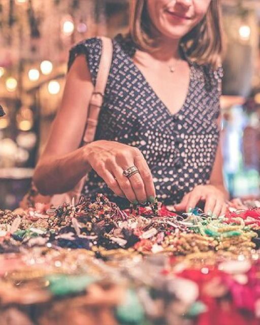 Delhi: Private Half-Day Shopping Tour with Guide & Transfers - Dilli Haat: Craft Shopping with a Different Feel