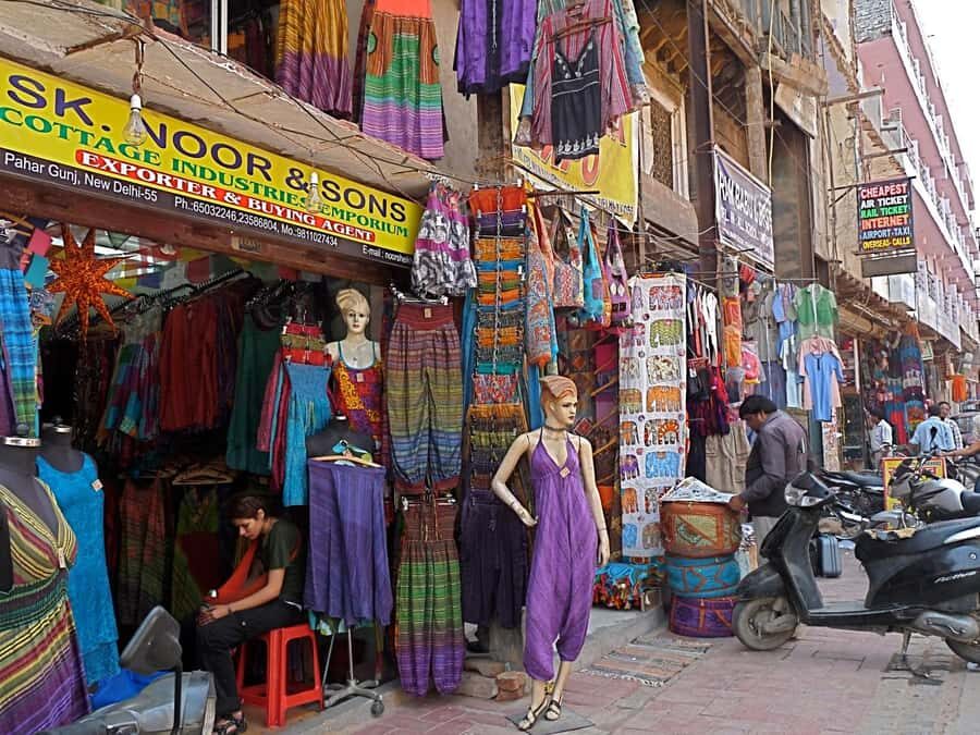 Delhi: Private Half-Day Shopping Tour with Transfer - Which Guides Make This Feel Like a Real Shopping Session