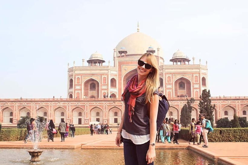 Delhi: Private Old & New Delhi City Tour with Car & Guide - New Delhi Icons: India Gate and Rashtrapati Bhavan Photo Passes