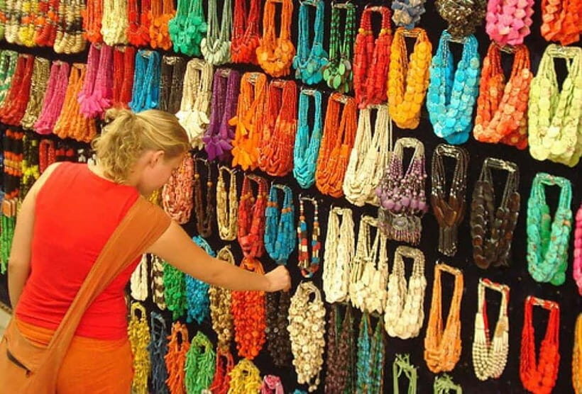 Delhi: Private Shopping Tour with a Local Guide and Transfer - Why This 3.5–4 Hour Delhi Shopping Route Works