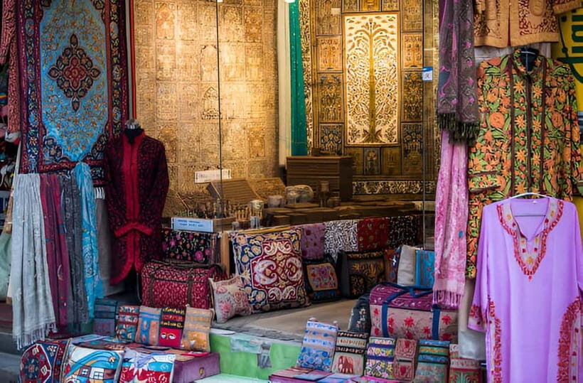 Delhi: Private Shopping Tour with a Local Guide and Transfer - Pickup, Car, and the Jama Masjid Gate 1 Meeting Point