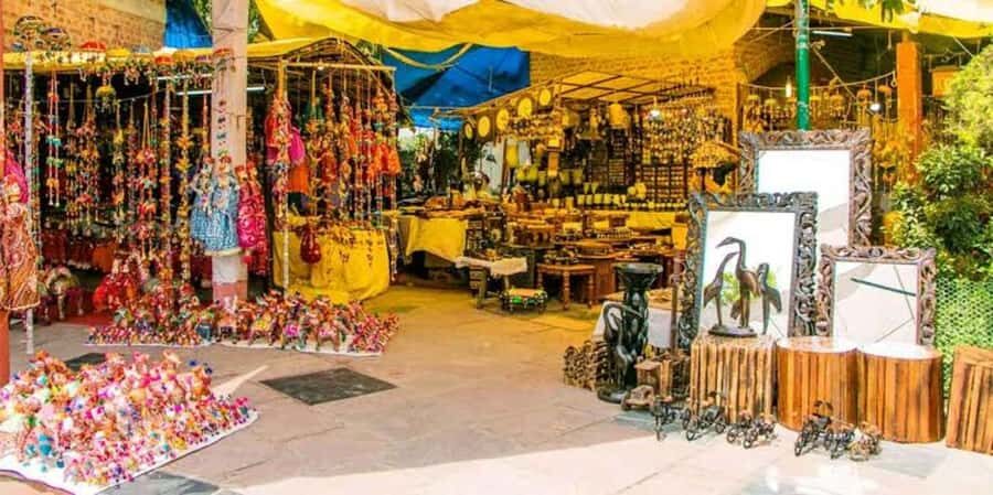 Delhi: Private Shopping Tour with Guide and Transfer - Key Things to Know Before You Go