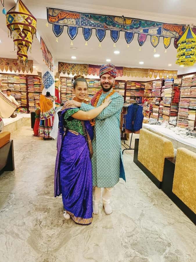 Delhi: Private Shopping Tour with Guide and Transfer - Meeting Your Guide (Asif or Ravi) and a Driver Who Knows Traffic