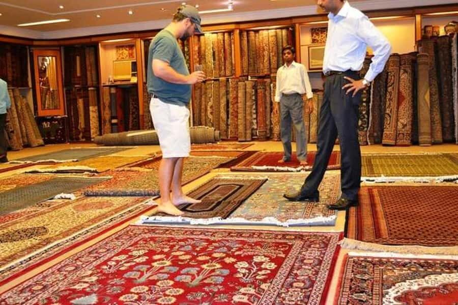 Delhi: Private Shopping Tour with Guide and Transfer - What to Bring So Shopping Is Easy (Cash Is the Big One)