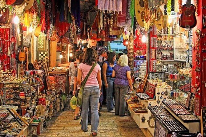 Delhi Private Shopping Tour with transfers - Stop 1: Sarojini Nagar Market for Fashion and Everyday Finds