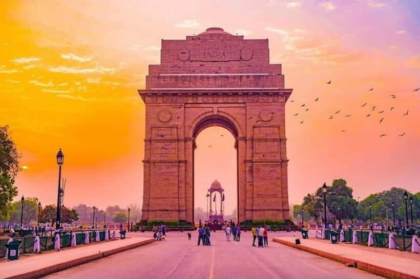 Delhi: Private Tour of Old and New Delhi with Hotel Pickup - Red Fort area, Raj Ghat, India Gate, and government buildings: short stops with real context