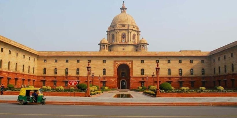 Delhi: Private Tour of Old and New Delhi with Hotel Pickup - Qutb Minar, Lodi Garden, and Agrasen ki Baoli: Delhi’s layers in smaller, more walkable doses