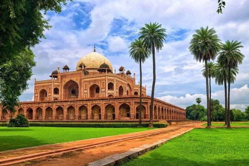 Delhi: Private Tour of Old and New Delhi with Hotel Pickup - Jama Masjid and Chandni Chowk: where the rickshaw ride earns its ticket