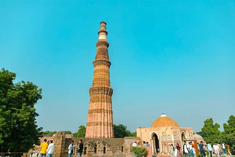 Delhi: Qutub Minar UNESCO World Heritage Site Walking Tour - Mamluk carvings and storeys you can compare as you walk around