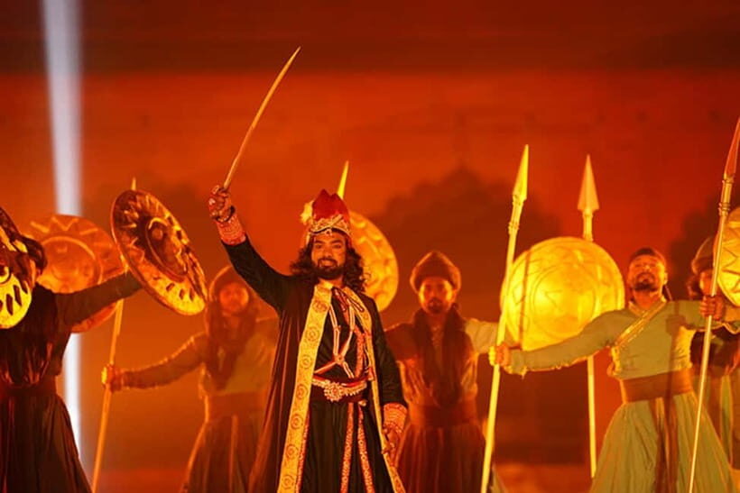 Delhi: Red Fort Light and Sound Show Guided Tour - Skip-the-line entry and what to do before the show starts