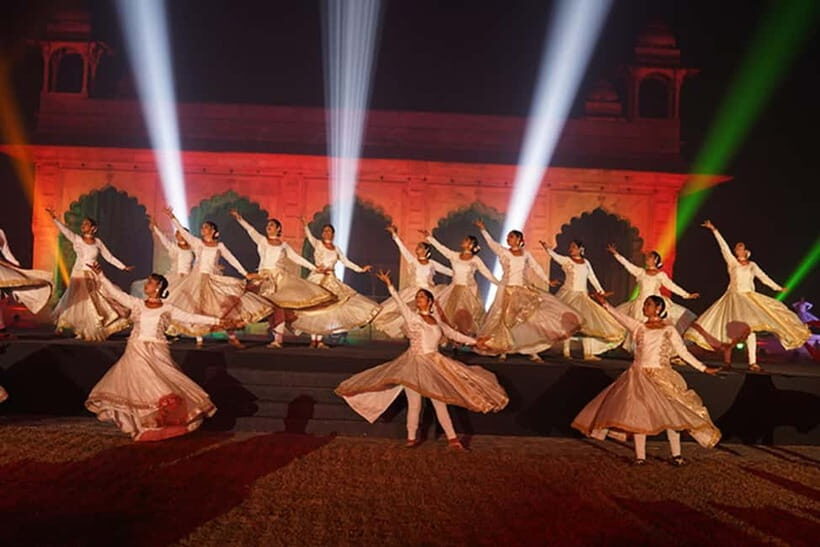 Delhi: Red Fort Light and Sound Show Guided Tour - Inside the show: history, music, and the Mughal spotlight