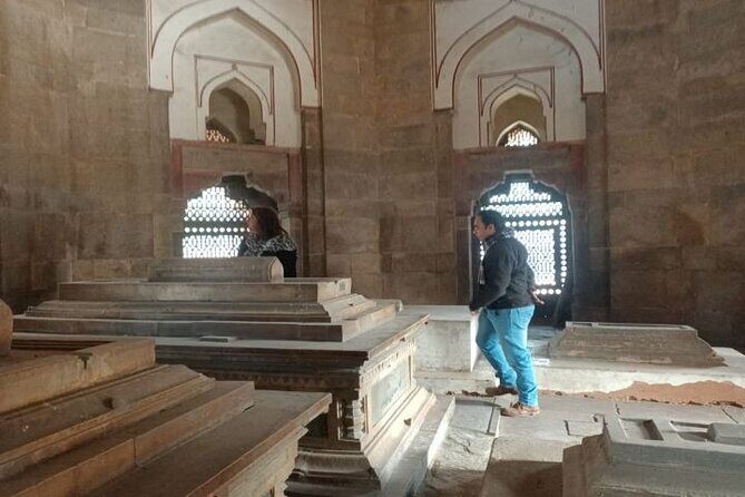 Delhi Sightseeing Tour: Top Monuments & City Highlights - Jama Masjid: Mughal grandeur, big steps for big crowds