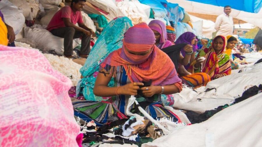 Delhi Slum Walking Tour - Respect and realism: how to get the most out of a neighborhood visit