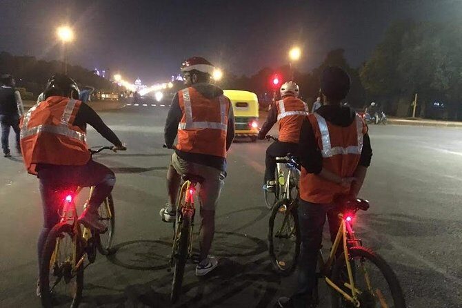 Delhi Starry Night Cycling Tour - Why New Delhi at 9:00 pm feels easier on two wheels