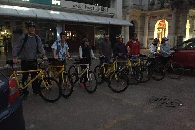 Delhi Starry Night Cycling Tour - Bangla Sahib after dark: a calmer pause at the gold dome