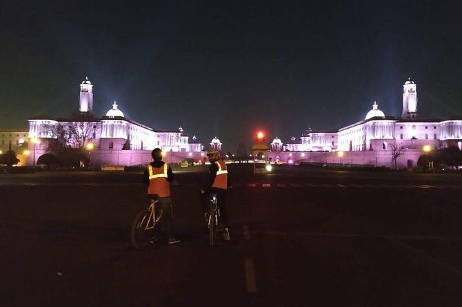 Delhi Starry Night Cycling Tour - Meeting at Barakhamba Road: quick setup, then street time