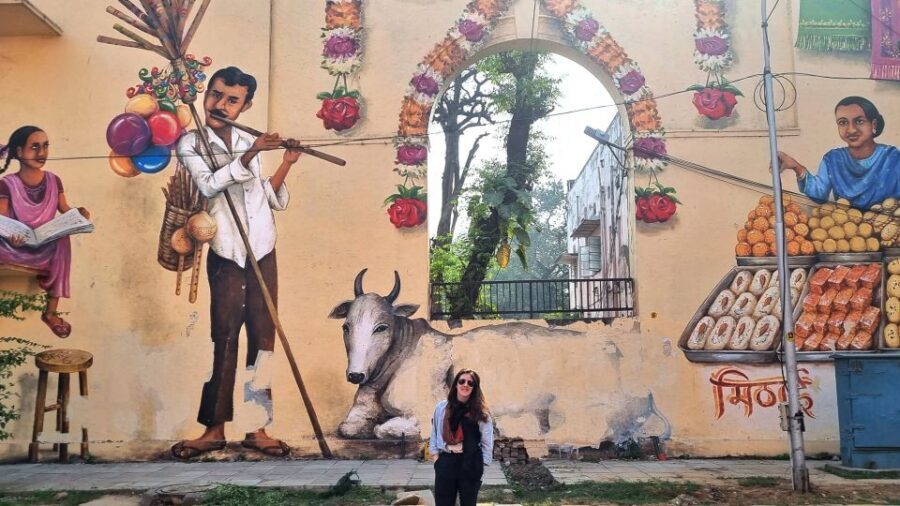 Delhi Street Art Tour: Explore the Murals & Visit a Stepwell - Starting at Golden Bakery: Meeting Point That Actually Makes Sense