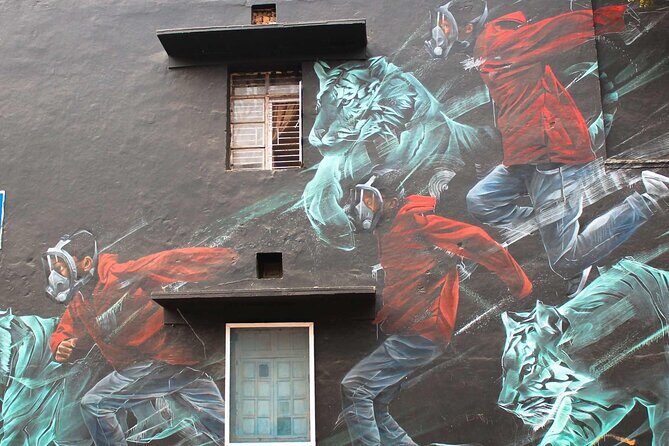 Delhi Street Art Tour - Khan Market Start: Coffee, Design, and a Quick Reset