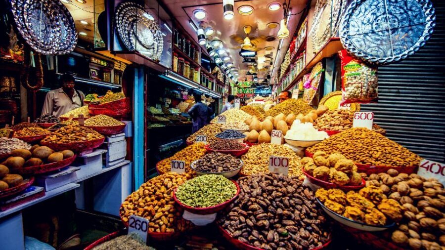 Delhi: Street Food Walking Tour of Old Delhi with Tastings - Paranthe Wali Gali: where the narrow alley does the talking