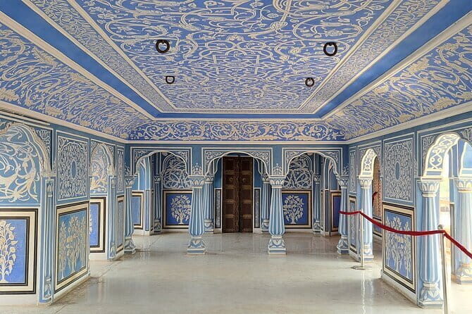 Delhi to Jaipur Pink City Tour with Government Approved Guide - City Palace: Mughal Meets Rajasthan in One Complex