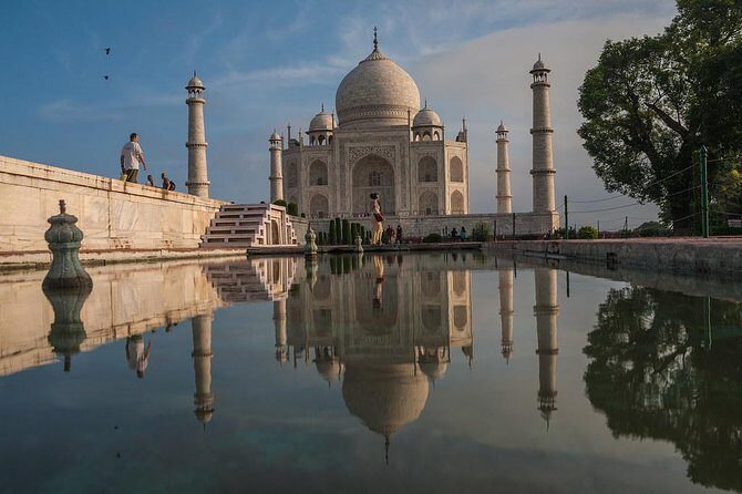 Delhi to Taj Mahal and return - Transportation with Tour Guide. - The Taj Mahal visit: 2 hours with a licensed guide