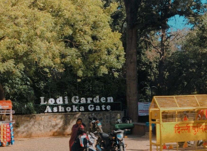 Delhi: Yoga in Lodhi Garden - Where the magic happens: form cues and patient, clear English coaching